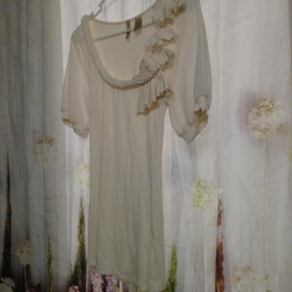 🎉BKE Buckle Cream Colored Blouse - Picture 2 of 6
